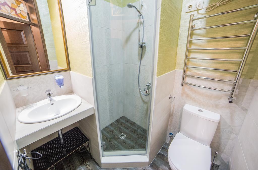 Apartment On Valova 16-2- 2 Minutes To Market Square Lviv Buitenkant foto