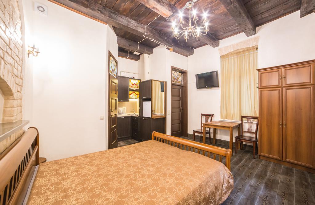 Apartment On Valova 16-2- 2 Minutes To Market Square Lviv Buitenkant foto